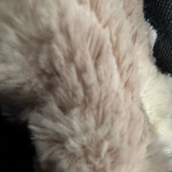 Luxurious Gray Faux Fur Throw Blanket - Picture 5 of 7